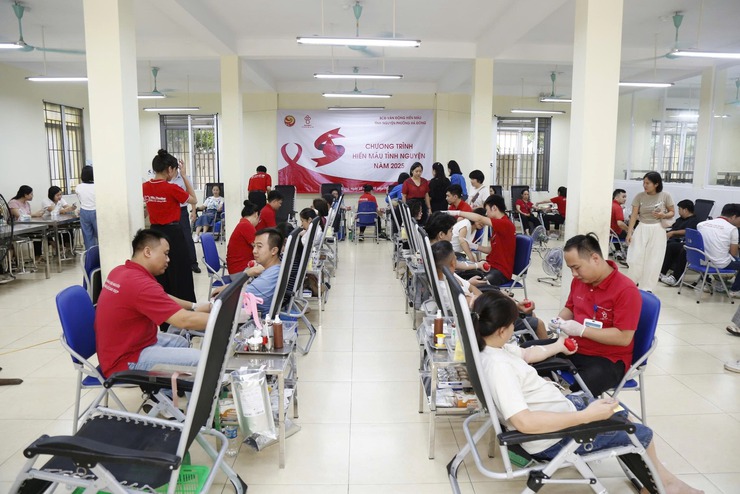 UBND phường Hà Đông tổ chức chương trình hiến máu tình nguyện năm 2025- Ảnh 2.