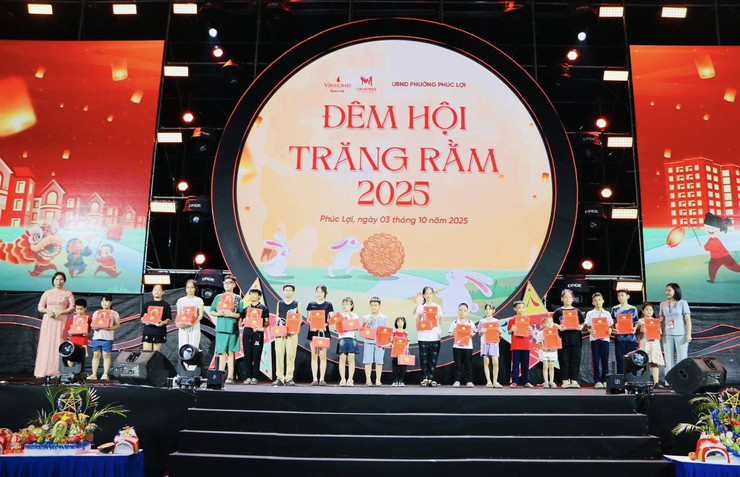 Nhiều hoạt động ý nghĩa tại Đêm hội trăng rằm phường Phúc Lợi năm 2025- Ảnh 3.
