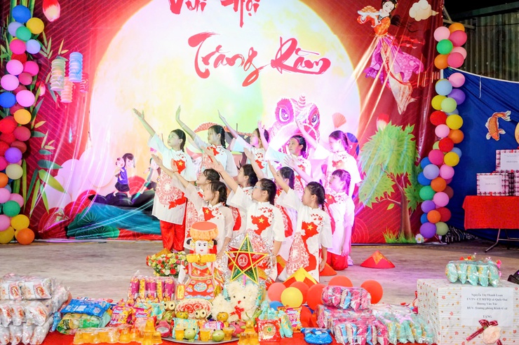 Thôn Thạch Thán 1 tưng bừng “Vui hội trăng rằm” – Đêm trăng đoàn viên, ấm tình quê hương- Ảnh 9.