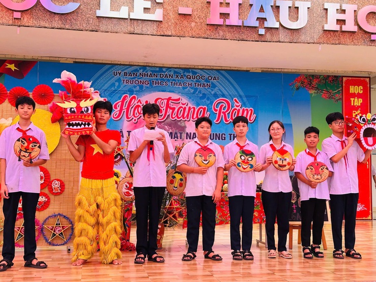 Tưng bừng “Vui hội Trăng rằm 2025” – sáng tạo hội thi vẽ và thiết kế mặt nạ trung thu tại Trường THCS Thạch Thán- Ảnh 5.