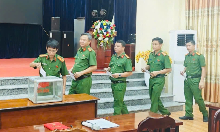 ỦY BAN MTTQ XÃ HOÀ XÁ TỔ CHỨC PHÁT ĐỘNG ỦNG HỘ ĐỒNG BÀO BỊ THIỆT HẠI DO BÃO SỐ 10 (BUALOI) GÂY RA- Ảnh 4.