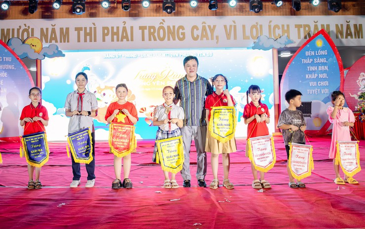 Phường Yên Sở tưng bừng tổ chức “Đêm hội trăng rằm 2025” - mang niềm vui đến với thiếu nhi toàn Phường- Ảnh 4.