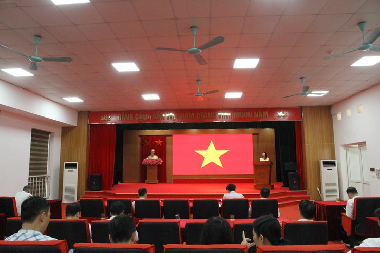 Phường Xuân Phương trang nghiêm thực hiện nghi lễ chào cờ đầu tháng 10 - Ảnh 2.
