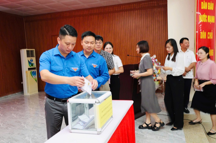 ỦY BAN MTTQ XÃ HOÀ XÁ TỔ CHỨC PHÁT ĐỘNG ỦNG HỘ ĐỒNG BÀO BỊ THIỆT HẠI DO BÃO SỐ 10 (BUALOI) GÂY RA- Ảnh 3.