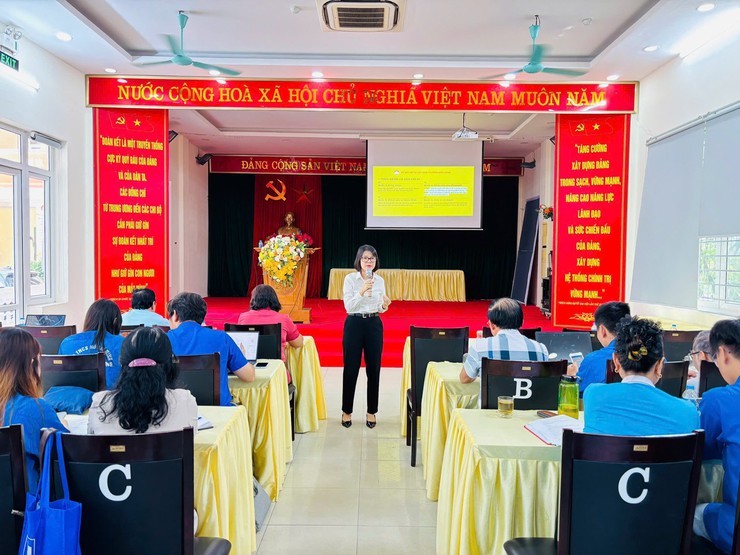 UB.MTTQ Việt Nam phường Kiến Hưng triển khai "Bình dân học vụ số" - Tập huấn kỹ năng số cho cán bộ Mặt trận và các đoàn thể- Ảnh 1.
