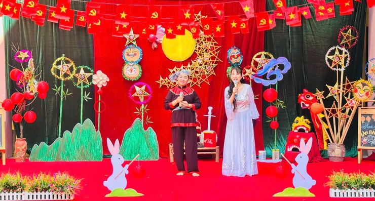 TRUNG THU YÊU THƯƠNG TẠI NGÔI NHÀ MẦM NON HỮU HOÀ THÂN YÊU- Ảnh 10.