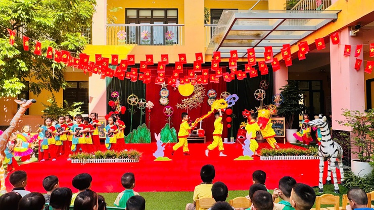 TRUNG THU YÊU THƯƠNG TẠI NGÔI NHÀ MẦM NON HỮU HOÀ THÂN YÊU- Ảnh 12.