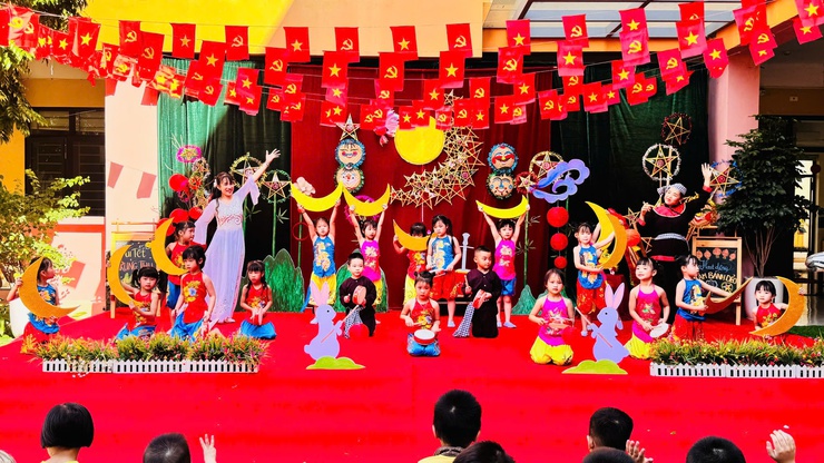TRUNG THU YÊU THƯƠNG TẠI NGÔI NHÀ MẦM NON HỮU HOÀ THÂN YÊU- Ảnh 13.