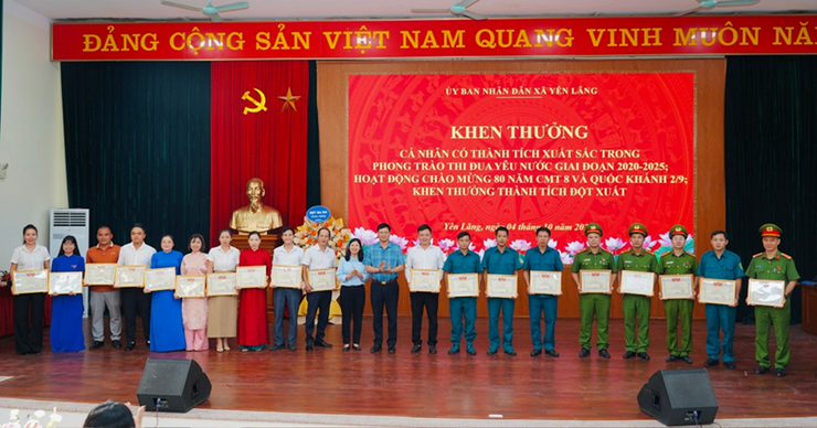 XÃ YÊN LÃNG KHAI MẠC VÀ PHÁT ĐỘNG TUẦN LỄ HƯỞNG ỨNG HỌC TẬP SUỐT ĐỜI VÀ HƯỞNG ỨNG NGÀY CHUYỂN ĐỔI SỐ QUỐC GIA 2025; KHEN THƯỞNG CÁC TẬP THỂ, CÁ NHÂN CÓ THÀNH TÍCH XUẤT SẮC- Ảnh 10.