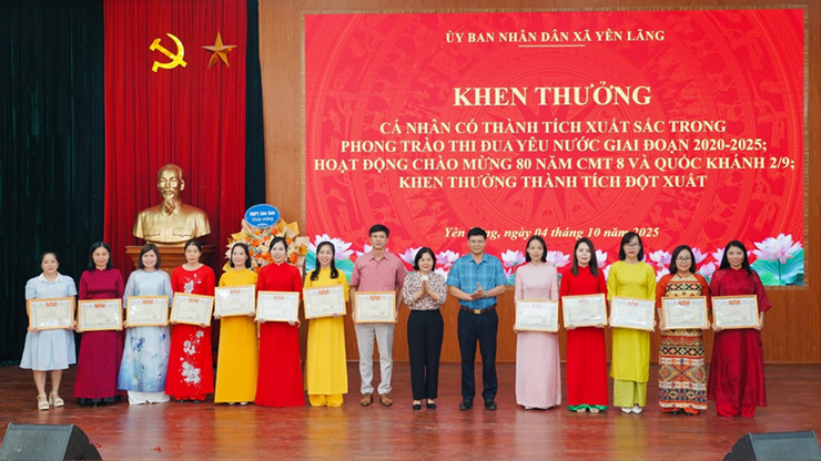 XÃ YÊN LÃNG KHAI MẠC VÀ PHÁT ĐỘNG TUẦN LỄ HƯỞNG ỨNG HỌC TẬP SUỐT ĐỜI VÀ HƯỞNG ỨNG NGÀY CHUYỂN ĐỔI SỐ QUỐC GIA 2025; KHEN THƯỞNG CÁC TẬP THỂ, CÁ NHÂN CÓ THÀNH TÍCH XUẤT SẮC- Ảnh 11.