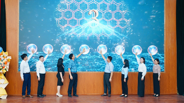 XÃ YÊN LÃNG KHAI MẠC VÀ PHÁT ĐỘNG TUẦN LỄ HƯỞNG ỨNG HỌC TẬP SUỐT ĐỜI VÀ HƯỞNG ỨNG NGÀY CHUYỂN ĐỔI SỐ QUỐC GIA 2025; KHEN THƯỞNG CÁC TẬP THỂ, CÁ NHÂN CÓ THÀNH TÍCH XUẤT SẮC- Ảnh 5.
