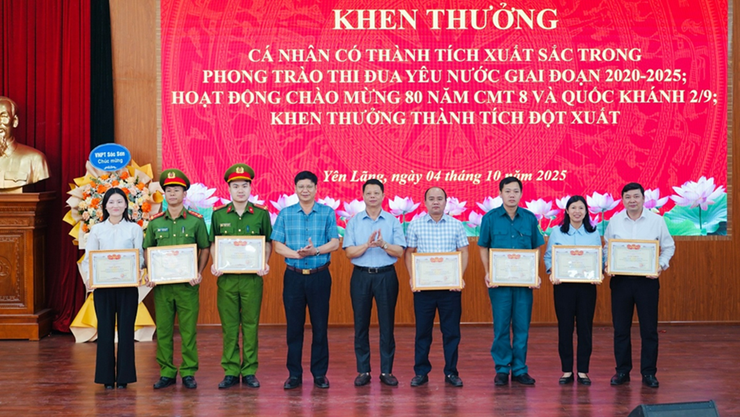 XÃ YÊN LÃNG KHAI MẠC VÀ PHÁT ĐỘNG TUẦN LỄ HƯỞNG ỨNG HỌC TẬP SUỐT ĐỜI VÀ HƯỞNG ỨNG NGÀY CHUYỂN ĐỔI SỐ QUỐC GIA 2025; KHEN THƯỞNG CÁC TẬP THỂ, CÁ NHÂN CÓ THÀNH TÍCH XUẤT SẮC- Ảnh 7.