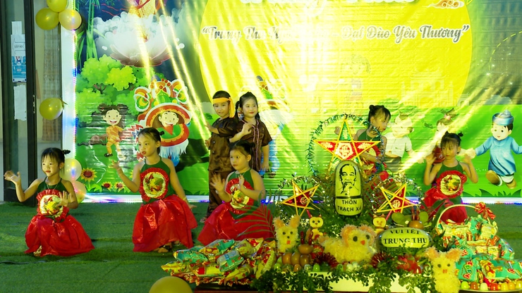 Ứng Hoà tổ chức Tết Trung thu năm 2025 vui tươi, an toàn và ý nghĩa cho trẻ em- Ảnh 17.