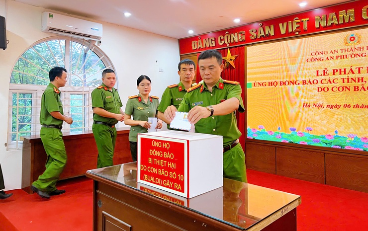 Công an phường Thanh Liệt phát động ủng hộ đồng bào bị thiệt hại do bão số 10: Lan tỏa nghĩa tình, tiếp sức nhân dân vượt qua thiên tai- Ảnh 9.