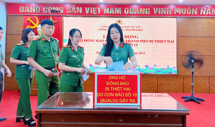 Công an phường Thanh Liệt phát động ủng hộ đồng bào bị thiệt hại do bão số 10: Lan tỏa nghĩa tình, tiếp sức nhân dân vượt qua thiên tai- Ảnh 10.
