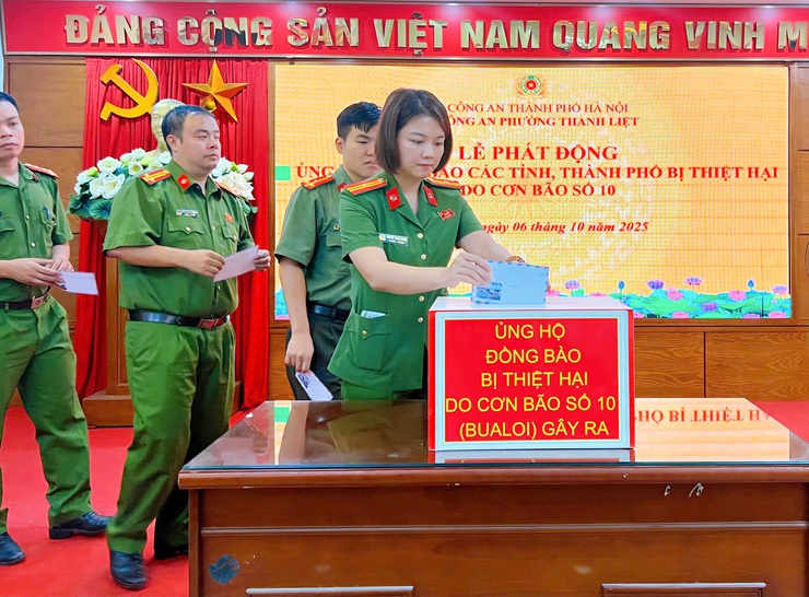 Công an phường Thanh Liệt phát động ủng hộ đồng bào bị thiệt hại do bão số 10: Lan tỏa nghĩa tình, tiếp sức nhân dân vượt qua thiên tai- Ảnh 11.