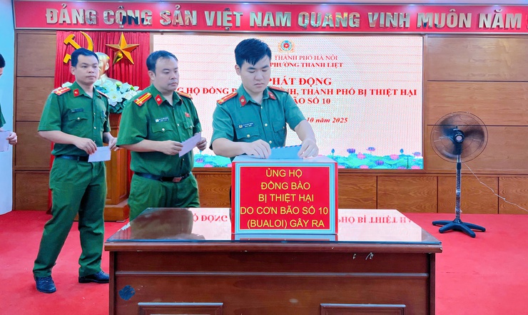 Công an phường Thanh Liệt phát động ủng hộ đồng bào bị thiệt hại do bão số 10: Lan tỏa nghĩa tình, tiếp sức nhân dân vượt qua thiên tai- Ảnh 12.