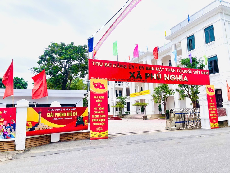 Phú Nghĩa đẩy mạnh tuyên truyền kỷ niệm 71 năm Ngày Giải phóng Thủ đô (10/10/1954 – 10/10/2025)- Ảnh 1.