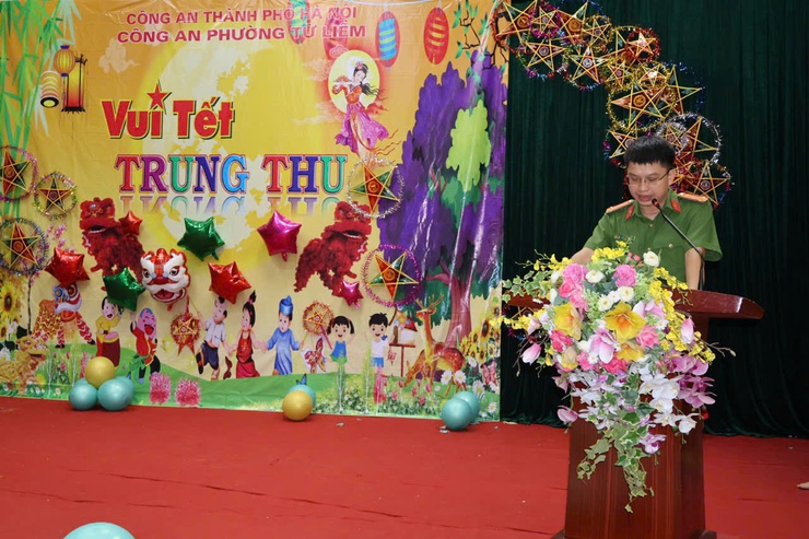 Công an phường Từ Liêm tổ chức chương trình “Vui Tết Trung thu” cho con em cán bộ, chiến sĩ năm 2025- Ảnh 2.
