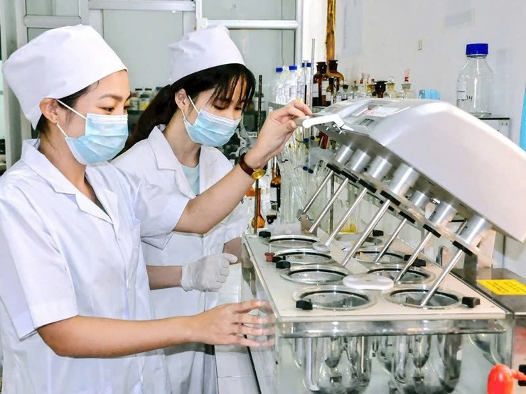 Hà Nội công bố danh mục thủ tục hành chính mới, sửa đổi và bãi bỏ trong lĩnh vực Y tế- Ảnh 1.