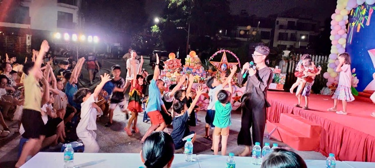 Trung thu ấm áp lan tỏa khắp các khu dân cư, tổ dân phố trên địa bàn phường Thanh Liệt- Ảnh 4.