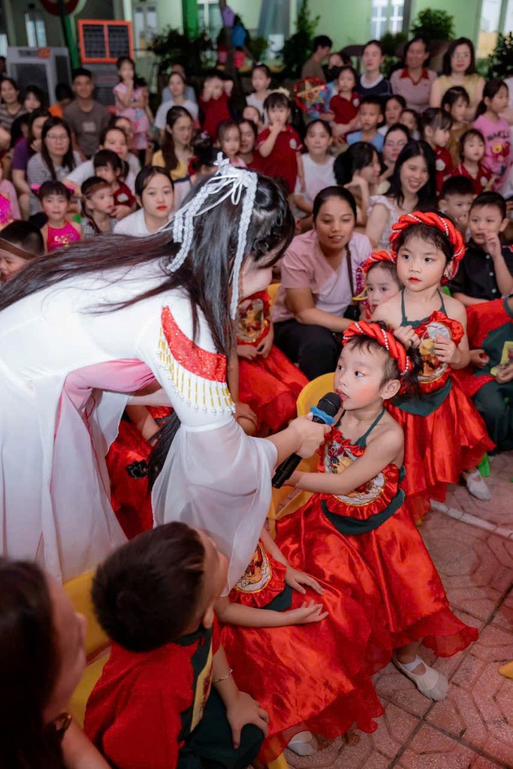 TRƯỜNG MẦM NON VÂN HÀ TỔ CHỨC “VUI HỘI TRĂNG RẰM” CHO CÁC BÉ THÂN YÊU- Ảnh 4.