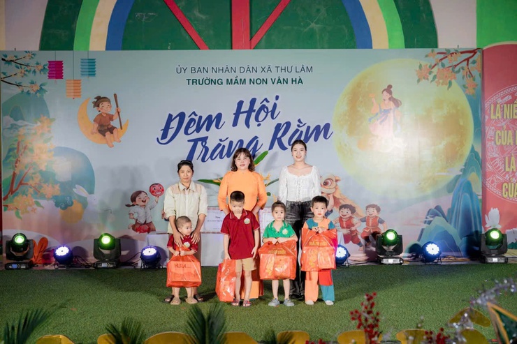 TRƯỜNG MẦM NON VÂN HÀ TỔ CHỨC “VUI HỘI TRĂNG RẰM” CHO CÁC BÉ THÂN YÊU- Ảnh 10.