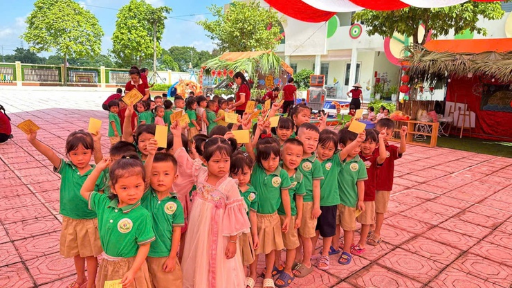 TRƯỜNG MẦM NON VÂN HÀ TỔ CHỨC “VUI HỘI TRĂNG RẰM” CHO CÁC BÉ THÂN YÊU- Ảnh 19.