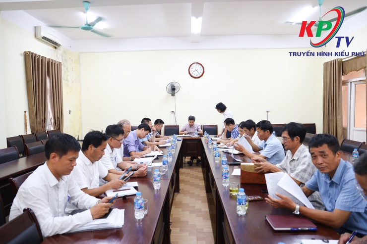 UBND xã Kiều Phú tổ chức hội nghị giao ban đánh giá tiến độ thu hoạch lúa mùa, triển khai sản xuất cây trồng vụ Đông năm 2025- Ảnh 1.
