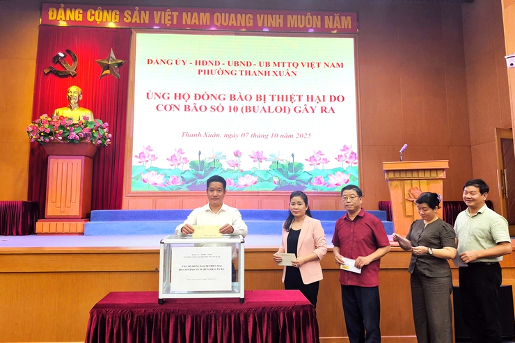 Phường Thanh Xuân phát động ủng hộ đồng bào bị ảnh hưởng bởi cơn bão số 10 - Ảnh 2.