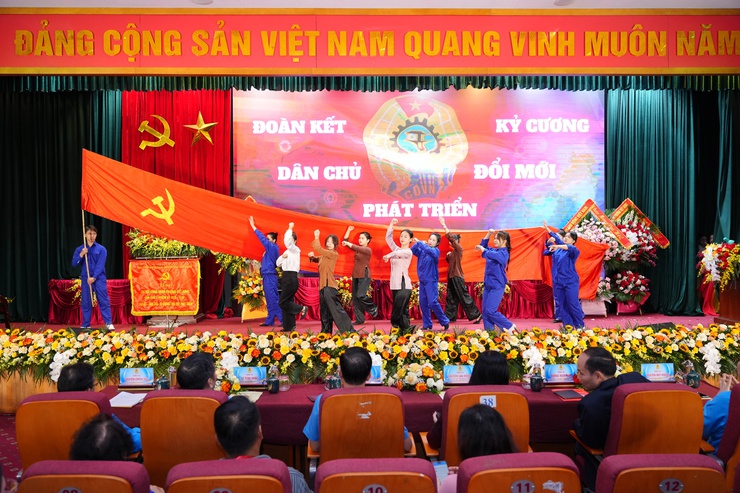 Phường Việt Hưng tổ chức thành công Đại hội Công đoàn lần thứ I, nhiệm kỳ 2025-2030- Ảnh 10.