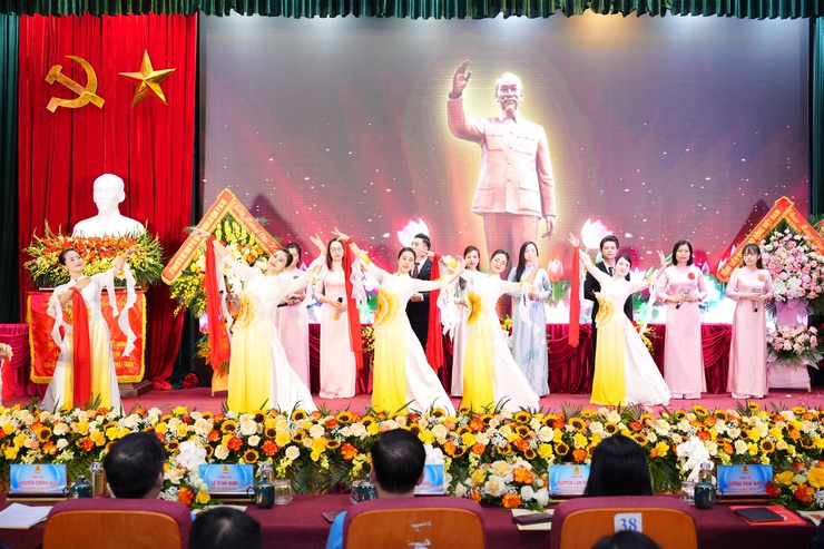 Phường Việt Hưng tổ chức thành công Đại hội Công đoàn lần thứ I, nhiệm kỳ 2025-2030- Ảnh 11.