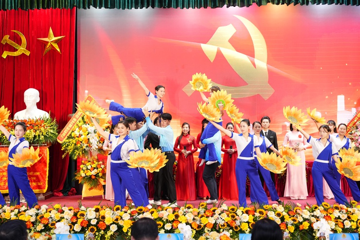 Phường Việt Hưng tổ chức thành công Đại hội Công đoàn lần thứ I, nhiệm kỳ 2025-2030- Ảnh 12.