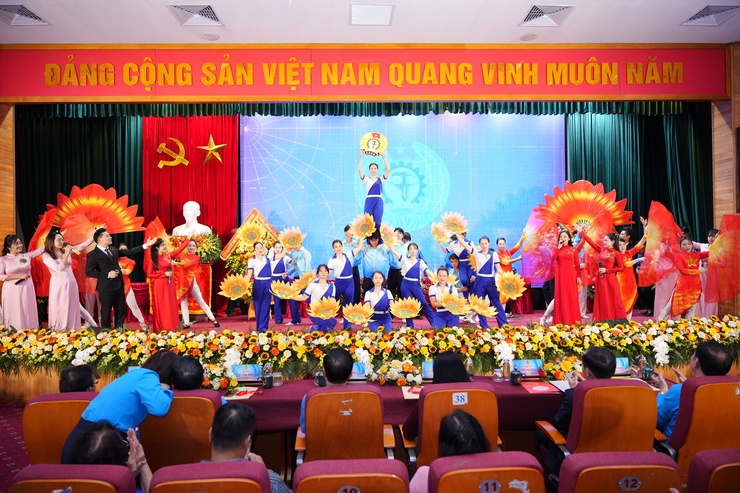 Phường Việt Hưng tổ chức thành công Đại hội Công đoàn lần thứ I, nhiệm kỳ 2025-2030- Ảnh 13.