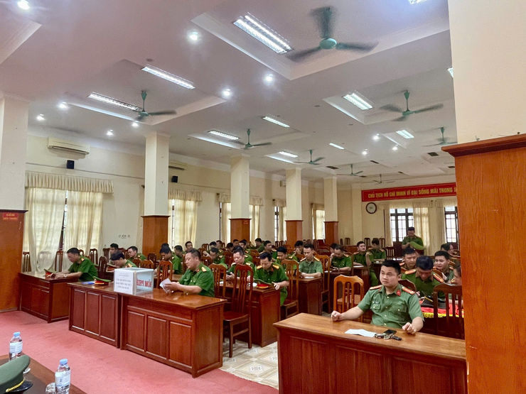CÔNG AN XÃ DƯƠNG HÒA TỔ CHỨC LỄ PHÁT ĐỘNG ỦNG HỘ ĐỒNG BÀO CÁC TỈNH, THÀNH PHỐ BỊ THIỆT HẠI DO CƠN BÃO SỐ 10 NĂM 2025- Ảnh 2.