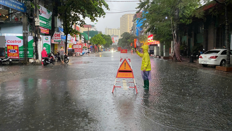 Hà Nội ngày 07/10: có mưa mưa to và dông, đêm mưa giảm- Ảnh 1.