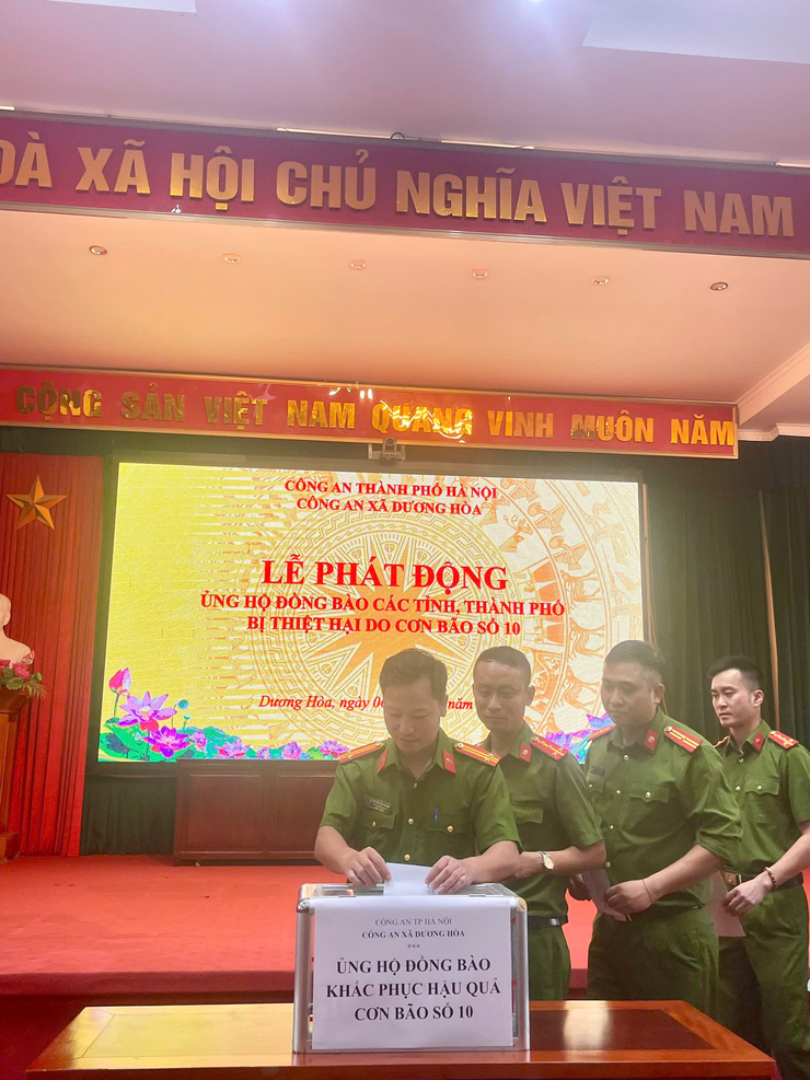 CÔNG AN XÃ DƯƠNG HÒA TỔ CHỨC LỄ PHÁT ĐỘNG ỦNG HỘ ĐỒNG BÀO CÁC TỈNH, THÀNH PHỐ BỊ THIỆT HẠI DO CƠN BÃO SỐ 10 NĂM 2025- Ảnh 5.