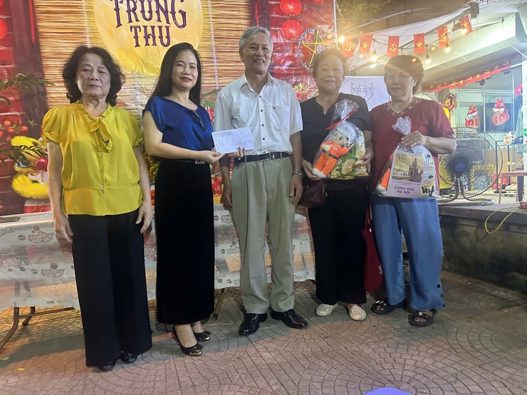 Thiếu nhi phường Đống Đa vui Hội Trăng rằm tại các khu dân cư- Ảnh 11.