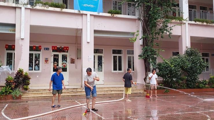 Lãnh đạo phường Đống Đa thăm hỏi các trường học trên địa bàn sau cơn bão số 10- Ảnh 4.