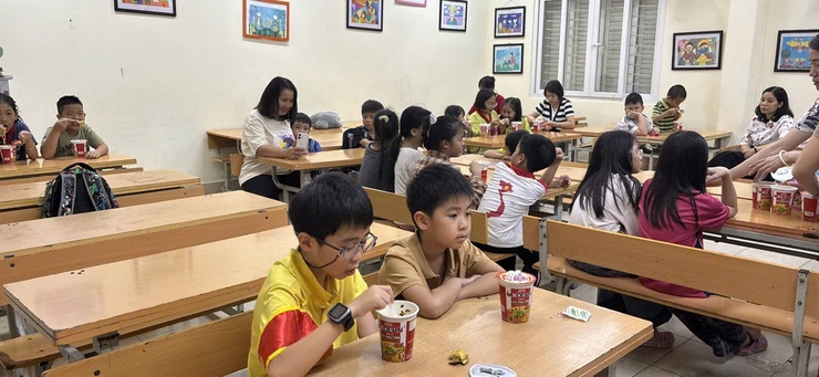 Lãnh đạo phường Đống Đa thăm hỏi các trường học trên địa bàn sau cơn bão số 10- Ảnh 7.