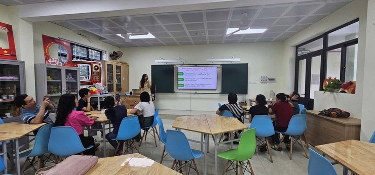 

Sôi nổi hoạt động chuyên môn các môn Công nghệ - Ngoại ngữ - Nghệ thuật - Giáo dục thể chất cấp THCS năm học 2025 – 2026- Ảnh 5.
