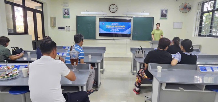 

Sôi nổi hoạt động chuyên môn các môn Công nghệ - Ngoại ngữ - Nghệ thuật - Giáo dục thể chất cấp THCS năm học 2025 – 2026- Ảnh 3.