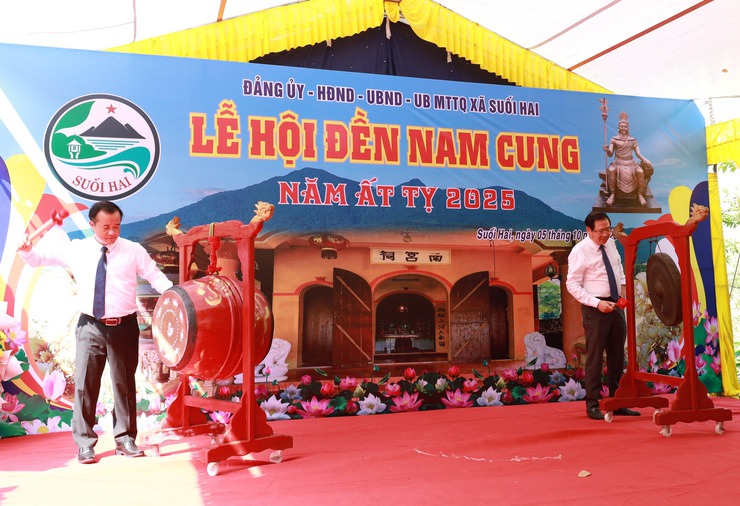 Xã Suối Hai long trọng tổ chức lễ hội Đền Nam Cung năm 2025

- Ảnh 2.