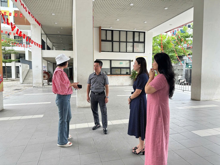 Lãnh đạo phường Đống Đa thăm hỏi các trường học trên địa bàn sau cơn bão số 10- Ảnh 2.