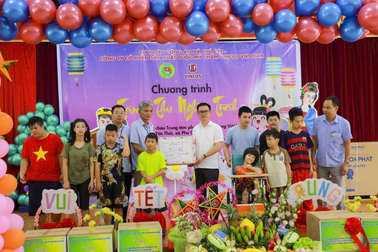“Trăng rằm yêu thương 2025” – mùa trăng của sự sẻ chia- Ảnh 1.