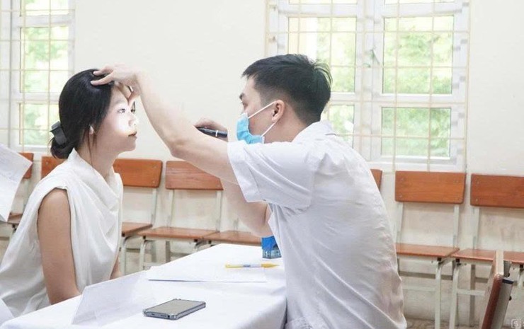 BVĐK Hoè Nhai khám sức khoẻ cho hơn 2000 tân sinh viên- Ảnh 1.