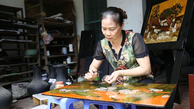 NGHỆ NHÂN ƯU TÚ NGUYỄN THỊ HỒI: 50 NĂM "GIỮ LỬA" NGHỀ SƠN MÀI TRUYỀN THỐNG- Ảnh 2.