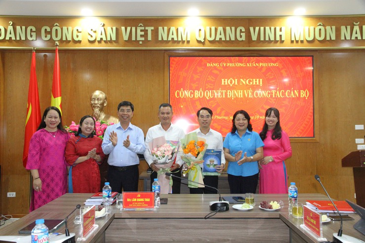 Đảng ủy phường Xuân Phương tổ chức Hội nghị công bố Quyết định thành lập Công đoàn, UBKT, các chức danh cán bộ Công đoàn Phường 
- Ảnh 6.