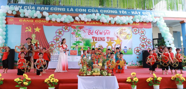 Đồng chí Bí thư Đảng ủy Vui Tết Trung thu cùng cô trò Trường Mầm non Ba Trại B- Ảnh 5.