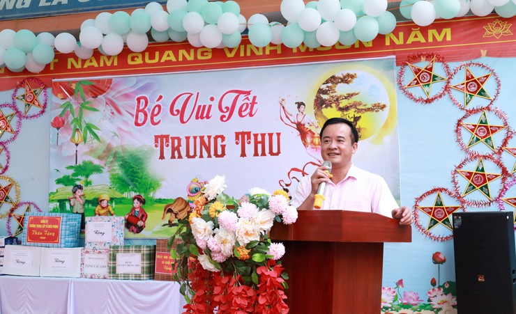 Đồng chí Bí thư Đảng ủy Vui Tết Trung thu cùng cô trò Trường Mầm non Ba Trại B- Ảnh 2.